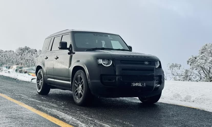 Land Rover Defender 2024